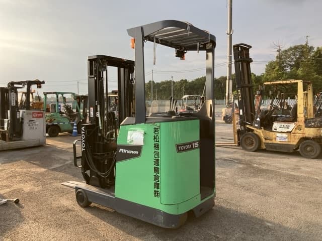Reach Forklift — Auction (lot 8457-2164)