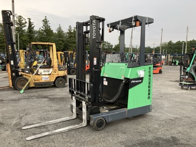 Reach Forklift — Auction (lot 8457-2165)