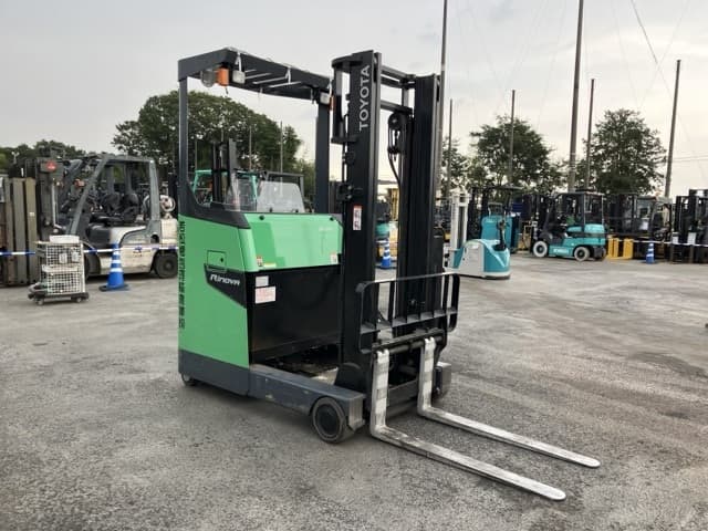 Reach Forklift — Auction (lot 8457-2165)