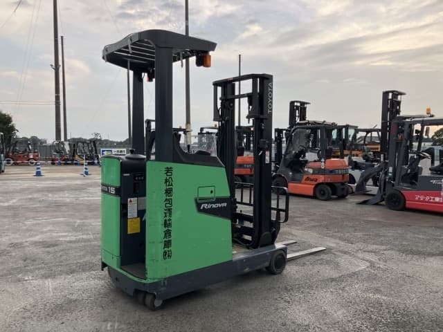 Reach Forklift — Auction (lot 8457-2165)