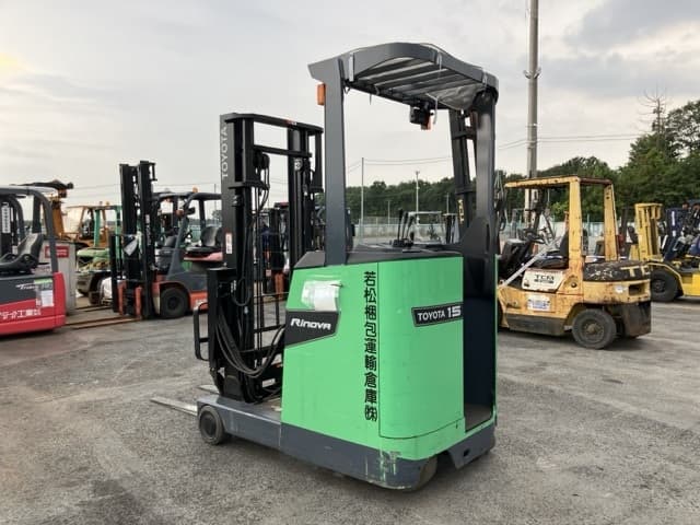 Reach Forklift — Auction (lot 8457-2165)