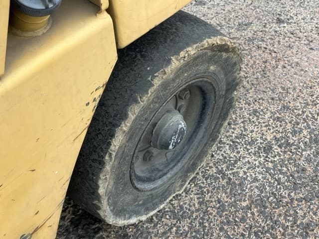 Forklift — Auction (lot 8457-2166)