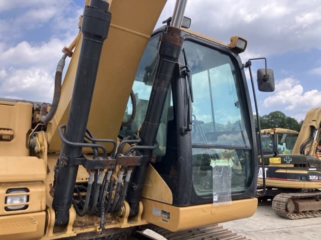 EXCAVATOR — Auction (lot 8457-217)