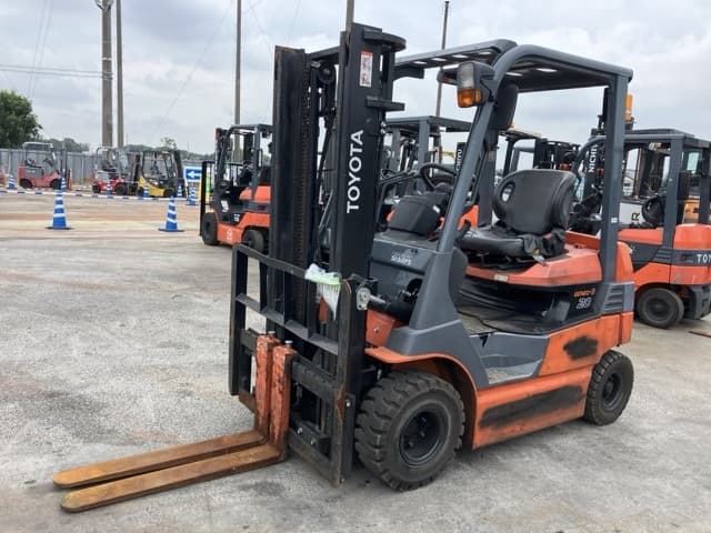 Battery Forklift — Auction (lot 8457-2174)