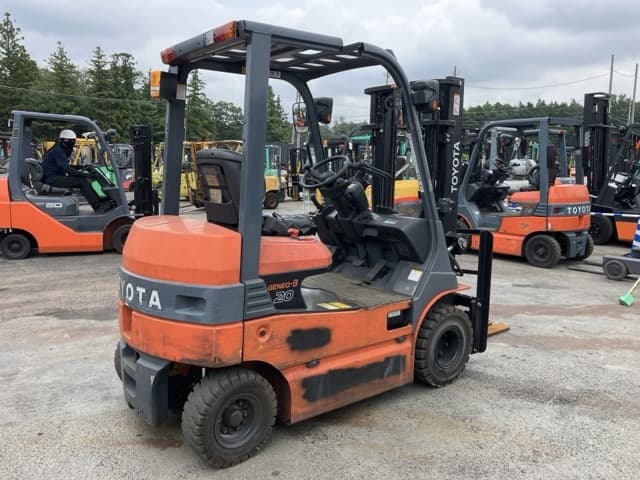 Battery Forklift — Auction (lot 8457-2174)