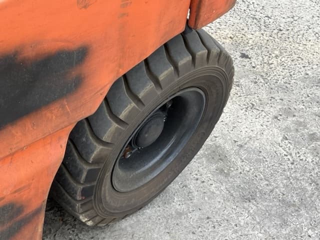 Battery Forklift — Auction (lot 8457-2174)