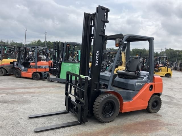 Forklift — Auction (lot 8457-2175)