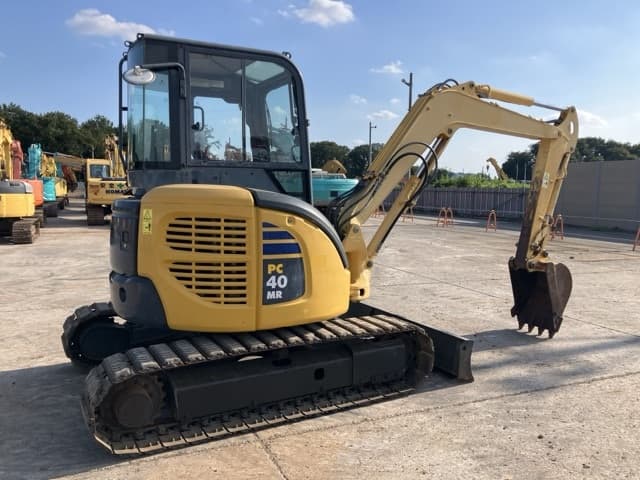 MINI EXCAVATOR — Auction (lot 8457-219)