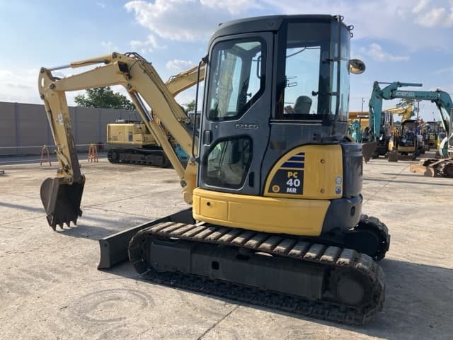 MINI EXCAVATOR — Auction (lot 8457-219)