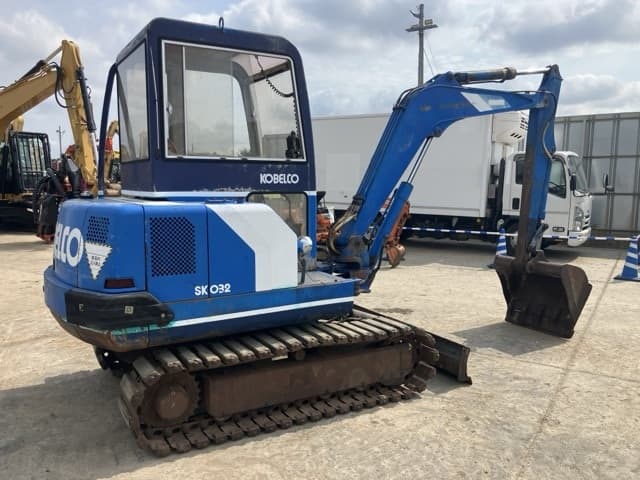 MINI EXCAVATOR — Auction (lot 8457-220)
