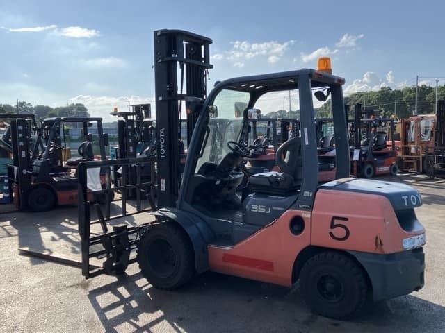 Forklift — Auction (lot 8457-2200)