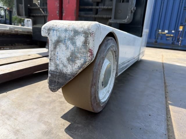 Reach Forklift — Auction (lot 8457-22002)