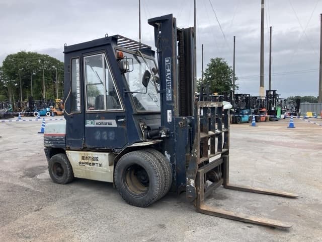 Forklift — Auction (lot 8457-2203)