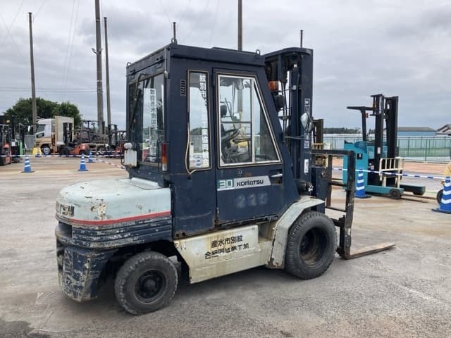 Forklift — Auction (lot 8457-2203)