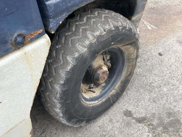 Forklift — Auction (lot 8457-2203)