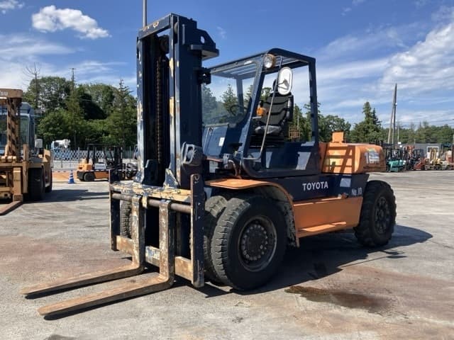 Forklift — Auction (lot 8457-2208)