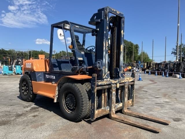 Forklift — Auction (lot 8457-2208)