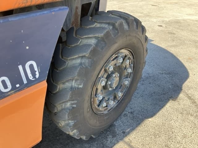 Forklift — Auction (lot 8457-2208)