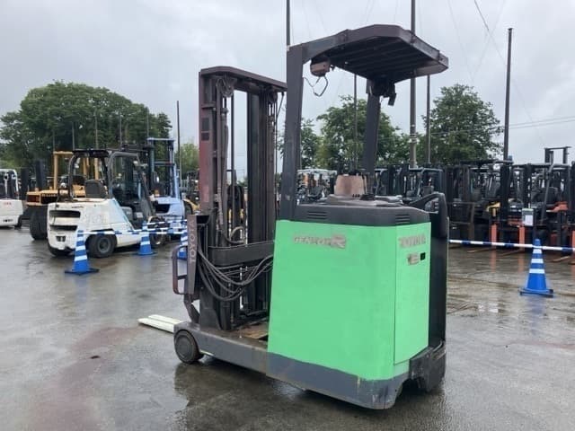 Reach Forklift — Auction (lot 8457-2209)