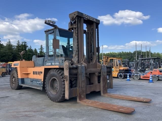 Forklift — Auction (lot 8457-2213)