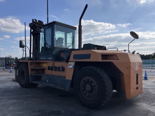 Forklift — Auction (lot 8457-2213)
