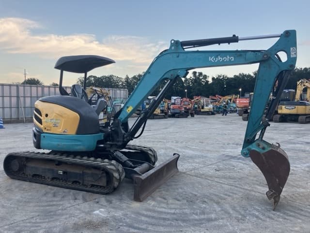 MINI EXCAVATOR — Auction (lot 8457-232)
