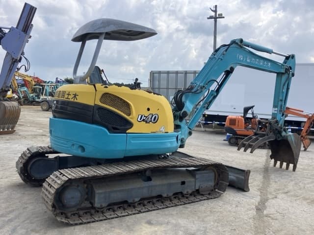 MINI EXCAVATOR — Auction (lot 8457-233)