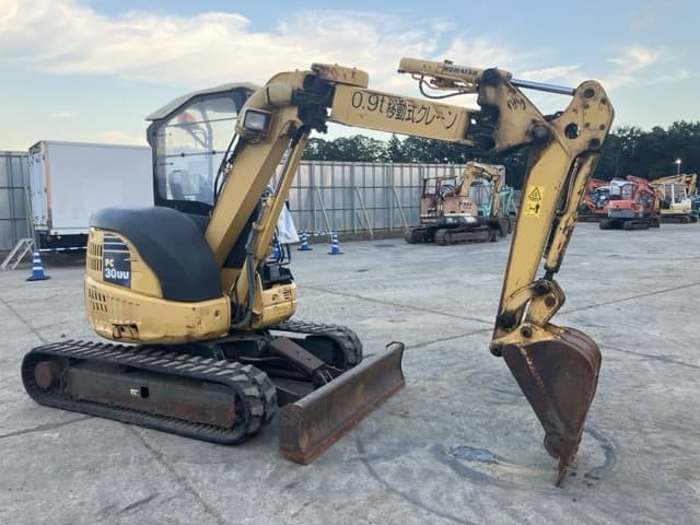 MINI EXCAVATOR — Auction (lot 8457-235)