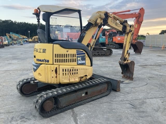 MINI EXCAVATOR — Auction (lot 8457-235)