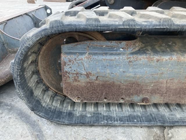 MINI EXCAVATOR — Auction (lot 8457-235)