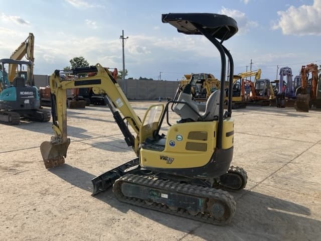 MINI EXCAVATOR — Auction (lot 8457-252)