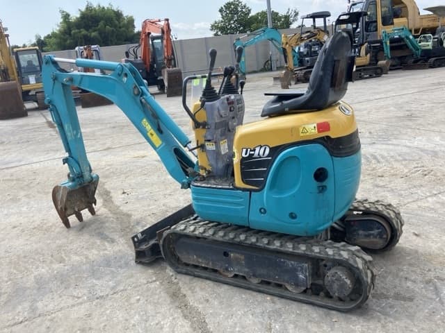 MINI EXCAVATOR — Auction (lot 8457-255)