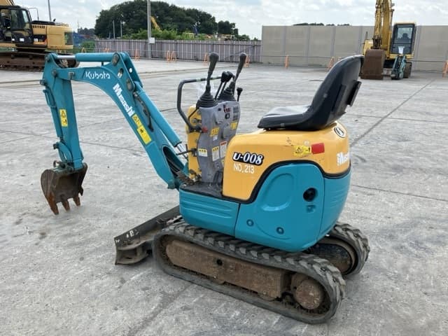 MINI EXCAVATOR — Auction (lot 8457-26)