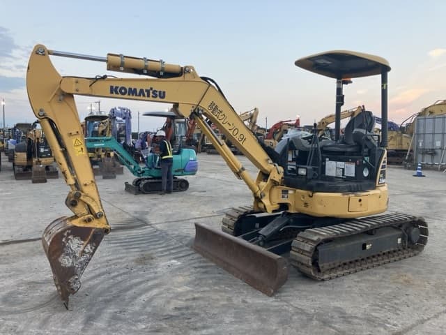MINI EXCAVATOR — Auction (lot 8457-261)