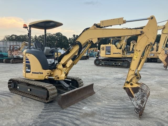 MINI EXCAVATOR — Auction (lot 8457-261)