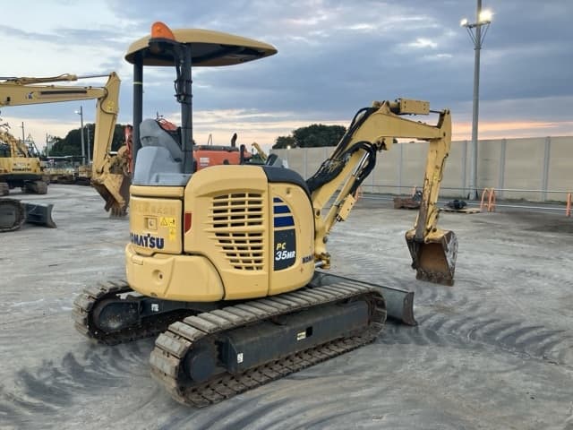 MINI EXCAVATOR — Auction (lot 8457-261)