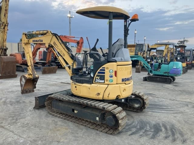 MINI EXCAVATOR — Auction (lot 8457-261)