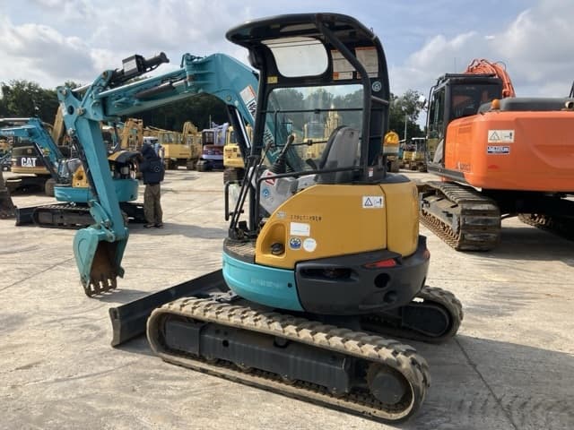 MINI EXCAVATOR — Auction (lot 8457-262)