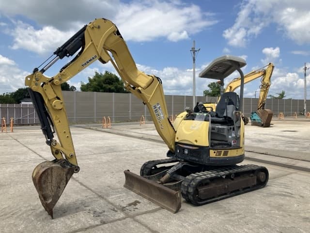 MINI EXCAVATOR — Auction (lot 8457-27)