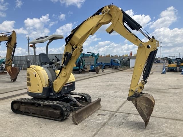 MINI EXCAVATOR — Auction (lot 8457-27)