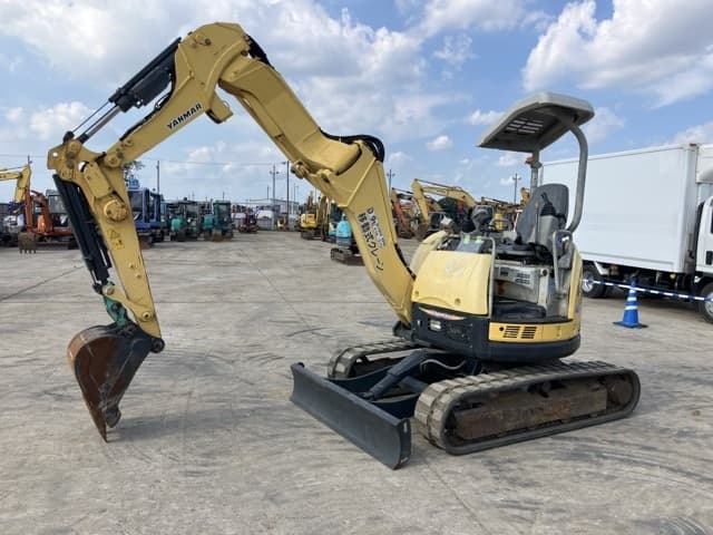 MINI EXCAVATOR — Auction (lot 8457-272)