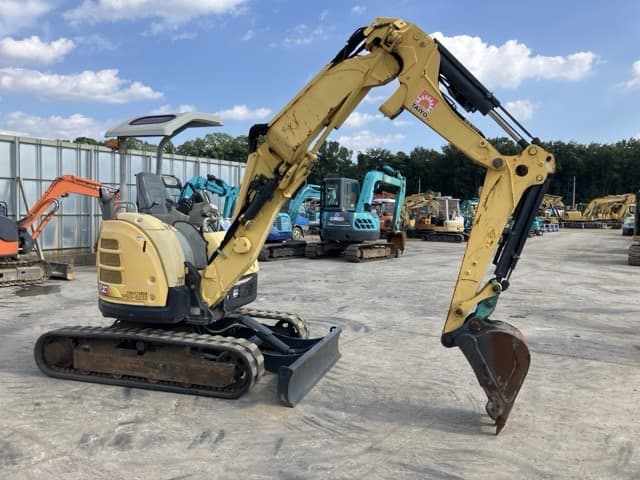 MINI EXCAVATOR — Auction (lot 8457-272)