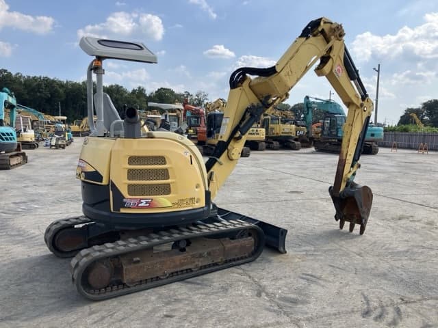MINI EXCAVATOR — Auction (lot 8457-272)