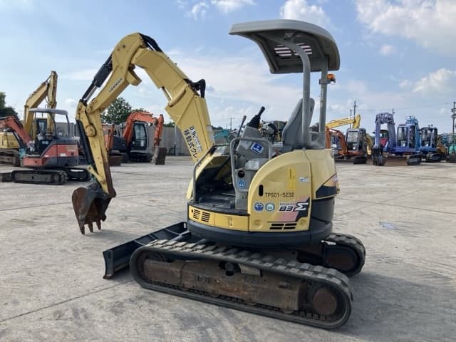 MINI EXCAVATOR — Auction (lot 8457-272)