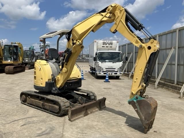 MINI EXCAVATOR — Auction (lot 8457-28)