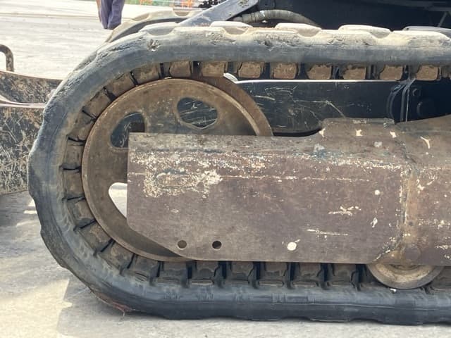 MINI EXCAVATOR — Auction (lot 8457-28)