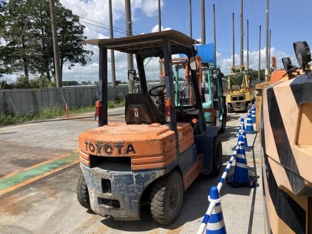 Forklift — Auction (lot 8457-2803)