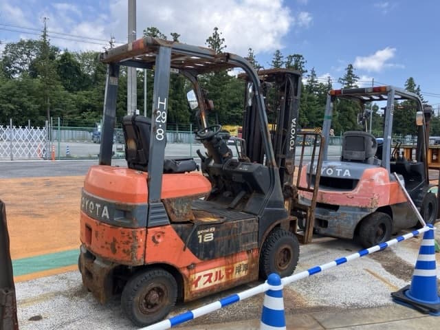 Battery Forklift — Auction (lot 8457-2804)
