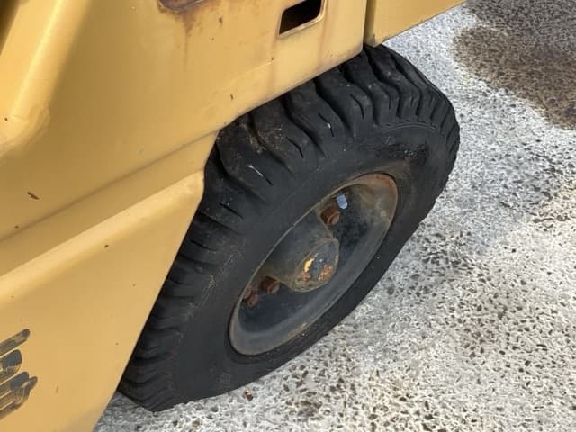 Forklift — Auction (lot 8457-2805)