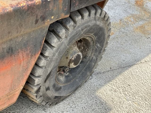 Forklift — Auction (lot 8457-2806)